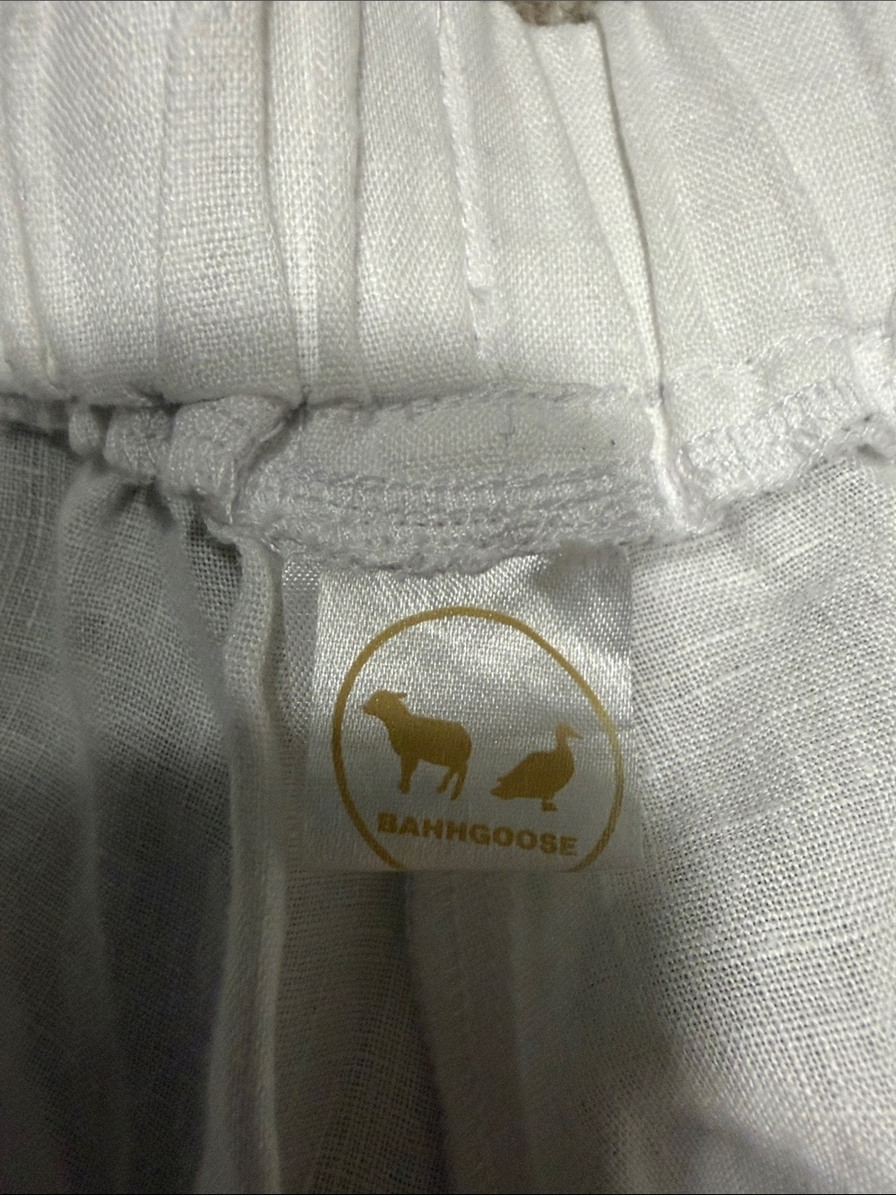 Women's White Elastic-Waist Linen-Feel Bermuda Shorts - Picture 2 of 4